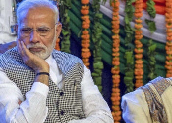 മോദിയുടെ ജന്മദിനത്തിൽ പള്ളിയിൽ കുര്‍ബാനയും കേക്ക് മുറിക്കലും, വിവാദത്തിലായി ബിജെപി പോസ്റ്റർ,   രാഷ്ട്രീയ ലക്ഷ്യത്തിന് വേണ്ടിയുള്ള  കൂദാശകള്‍ക്ക് ദേവാലയത്തെ ഉപയോഗിക്കരുതെന്ന് പള്ളി വികാരി