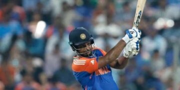 ‘എപ്പോഴും എല്ലാ റോളുകളും കിട്ടണമെന്നില്ല, പല റോളുകൾ കിട്ടും, അതങ്ങ് ചെയ്യാൻ നോക്കുക, കിട്ടാത്ത റോളിൽ വീട്ടിലിരിക്കുക… സിംപിൾ’- സഞ്ജു സാംസൺ