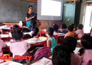 ഡെമോക്ലിസിന്റെ വാൾ പോലെ വിദ്യാർഥികളുടെ തലയ്ക്കു മുകളിൽ എപ്പോൾ വേണമെങ്കിലും പതിക്കാൻ തയാറായി നിൽക്കുന്ന സർക്കാർ സ്കൂളുകളുടെ എണ്ണം 1157, അതിൽ ആലപ്പുഴയിൽ മാത്രം നൂറിലധികം വരും… പിന്നെ എങ്ങനെ വിദ്യാലയങ്ങൾ സ്മാർട്ടാണെന്ന് സർക്കാരിന് പറയാൻ കഴിയും?