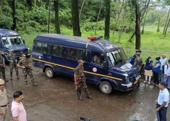 ധർമസ്ഥലയിൽ വീണ്ടും തലയോട്ടികളും അസ്ഥിഭാഗങ്ങളും നിലത്ത് ചിതറിക്കിടക്കുന്ന നിലയിൽ!! കയർ, വോക്കിങ് സ്റ്റിക്, വിഷം സൂക്ഷിച്ചുവെന്നു കരുതുന്ന കുപ്പി, തിരിച്ചറിയൽ കാർഡ്… ദുർമന്ത്രവാദം നടന്നുവെന്ന ചിന്നയ്യയുടെ വെളിപ്പെടുത്തലിലേക്ക് വിരൽ ചൂണ്ടുന്ന സൂചനകൾ?