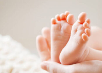 കണ്ണില്ലാ ക്രൂരത… നവജാത ശിശുവിനെ വായിൽ കല്ല് നിറച്ച് ചുണ്ടുകൾ പശ കൊണ്ട് ഒട്ടിച്ച് വനത്തിൽ ഉപേക്ഷിച്ചു, കാൽത്തുടയിലും പശയുടെ പാടുകൾ, കുഞ്ഞിന്റെ നില അതീവ ഗുരുതരം