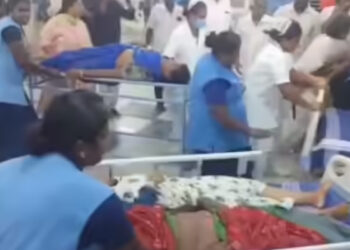 കരൂർ ദുരന്തത്തിൽ ടിവികെ സംസ്ഥാന നേതാക്കൾക്കെതിരെ കേസെടുത്ത് പൊലീസ്, കൂടുതൽ അറസ്റ്റ് ഉണ്ടായേക്കും, ആശുപത്രി സന്ദർശിച്ച് ഉദയനിധി സ്റ്റാലിൻ, മരിച്ച 32 പേരുടെയും പോസ്റ്റ്മോർട്ടം പൂർത്തിയായി