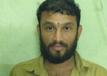 കാട്ടു പന്നിയുടെ ഇറച്ചി വാങ്ങി കറി വച്ചു കഴിച്ച കേസിൽ ജാമ്യത്തിലിറങ്ങിയ യുവാവ് ആത്മഹത്യ ചെയ്ത നിലയിൽ, വനം വകുപ്പ് കസ്റ്റഡിയിലെടുത്ത മൊബൈൽ ഫോൺ വാങ്ങാനായി ചെന്ന യുവാവിനെ ഉദ്യോ​ഗസ്ഥർ മർദിച്ചതായി വീട്ടുകാർ