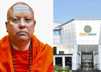 ശാരീരിക ബന്ധത്തിന് നിർബന്ധിച്ചു, നിരന്തരം അശ്ലീല സന്ദേശവും, വനിതാ ഫാക്കല്‍റ്റി ഉൾപ്പെടെയുള്ളവർ വഴങ്ങാൻ സമ്മർദം ചെലുത്തി ,  സ്വാമി ചൈതന്യാനന്ദ സരസ്വതിക്കെതിരെ പരാതിയുമായി 17 വിദ്യാർത്ഥികൾ, പ്രതിക്കായി അന്വേഷണം ഊർജിതമാക്കി പൊലീസ്