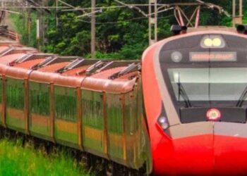 കേരളത്തിലെ കേന്ദ്രമന്ത്രിമാരെ വേണേൽ കണ്ടോ, ദേണ്ടേ വന്ദേഭാരതിന്റെ ആകെയുള്ള 20 കോച്ചിൽ 16 ഉം മധുര കൊണ്ടുപോകുന്നു…