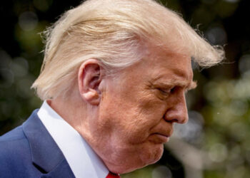 സ്ത്രീയുടെ നഗ്‌ന ചിത്രത്തില്‍ പിറന്നാൾ ആശംസയും സ്വകാര്യ ഭാഗത്ത് ഒപ്പും, ജെഫ്രി എപ്സ്റ്റീന്  ട്രംപ് അയച്ച ആശംസ കുറിപ്പ് പുറത്തുവിട്ട് ഡെമോക്രാറ്റിക് അംഗങ്ങള്‍, നിഷേധിച്ച് വൈറ്റ് ഹൗസ്