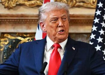 ആളിറങ്ങാനുണ്ട്…ഇന്ത്യക്കാരായ യാത്രക്കാർ തിരിച്ചിറങ്ങണമെന്ന് നിർബന്ധം പിടിച്ചതോടെ സാൻഫ്രാൻസിസ്‌കോയിൽ എമിറേറ്റ്‌സിന്റെ വിമാനം താമസിച്ചത് മണിക്കൂറുകളോളം!! എച്ച് 1 ബി വിസ ഫീസ് ഉയർത്തിയതോടെ കൂട്ടത്തോടെ യാത്ര റദ്ദാക്കി ഇന്ത്യക്കാർ, ടിക്കറ്റ് നിരക്ക് കുതിച്ചത് 37,000 രൂപയിൽനിന്ന് 70,000-80,000 ലേക്ക്