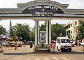 തറയിൽ കിടന്നിട്ടും ആരും തിരിഞ്ഞുനോക്കിയില്ല!! തിരുവനന്തപുരം മെഡിക്കൽ കോളേജിൽ ചികിത്സ കിട്ടാതെ രോ​ഗി മരിച്ചതായി പരാതി, ആരോപണങ്ങൾ തള്ളി ആശുപത്രി അധികൃതർ