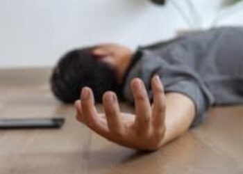 ഭക്ഷണം കഴിക്കുന്നതിനിടെ മേശപ്പുറത്തേക്ക് ബോധംകെട്ടുവീണു, ഭിക്ഷക്കാരനെന്ന് കരുതി യുവാവിനെ തെരുവിലുപേക്ഷിച്ച് ഹോട്ടൽ ജീവനക്കാർ, 34കാരന്റെ ജീർണിച്ച ശരീരം കണ്ട് നെഞ്ച്പൊട്ടി വീട്ടുകാർ