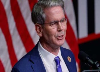 സത്യത്തിൽ കവി എന്താണ് ഉദ്ദേശിക്കുന്നത്!! ഇന്ത്യയും ചൈനയും ഉൾപെടെ റഷ്യയിൽ നിന്ന് എണ്ണ വാങ്ങുന്ന എല്ലാ രാജ്യങ്ങൾക്ക് മേലും തീരുവ ചുമത്തണം, ജി7 രാജ്യങ്ങളോടും ആവശ്യമുന്നയിച്ച് യുഎസ്