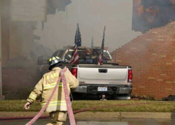 അക്രമി ട്രക്ക് പള്ളിക്കകത്തേക്ക് ഇടിച്ചുകയറ്റി!! പിന്നാലെ വെടിവെപ്പ് യുഎസിൽ ക്രിസ്ത്യൻ പള്ളിയുലുണ്ടായ വെടിവെപ്പിൽ നിരവധി പേർക്ക് പരുക്ക്, പള്ളിക്ക് തീയിട്ടു, അക്രമിയെ പോലീസ് വധിച്ചു,