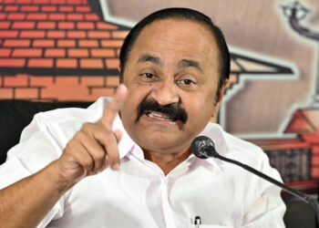 ചെവിയില്‍നുള്ളിക്കോ… ഈ വൃത്തികേട് കാണിച്ചവർ കാക്കി ഇട്ട് നടക്കില്ല!!!  ഇവരെല്ലാം സിപിഎമ്മിന്റെ ഗുണ്ടകൾ…  രാജാവിനെക്കാള്‍ രാജഭക്തി കാണിക്കുന്നവരാണ് ഈ സേനയിലുള്ളത്,   പിണറായി സര്‍ക്കാരിന്റെ അവസാനം അടുത്തെന്ന് വിഡി സതീശന്‍