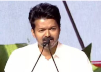 പോലീസേ, ഈ കളി നിർത്തി വിജയ്‌യെ അറസ്റ്റ് ചെയ്യൂ… മരിച്ചത് നിരപരാധികൾ, ആർസിബി ദുരരന്തത്തിൽ കോഹ്‌ലിയെ  അറസ്റ്റ് ചെയ്യണമെന്ന് മുറവിളി കൂട്ടിയവർ ഇപ്പോഴെങ്ങനെ നിശബ്ദരായി, വിജയ്ക്കെതിരെ ഹാഷ്ടാഗ് ക്യാംപെയ്ൻ ശക്തം