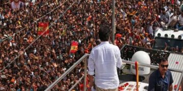 വിജയ് സ്റ്റൈൽ ട്വിസ്റ്റ്..!! കരൂർ ദുരന്തത്തിനു പിന്നിൽ ​ഗൂഢാലോചന.., റാലിക്കുമുൻപ് കല്ലേറ്, പോലീസ് ആളുകൾക്കു നേരെ ലാത്തിവീശി, സംഭവത്തിൽ സ്വതന്ത്ര അന്വേഷണം നടത്തണം… ടിവികെ മദ്രാസ് ഹൈക്കോടതിയിൽ, ഹർജി പരി​ഗണിക്കുക നാളെ