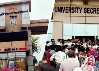 ആർത്തവം, വനിതാ ശുചീകരണത്തൊഴിലാളികൾ ജോലിക്കെത്താൻ വൈകി, വസ്ത്രമഴിച്ച് പരിശോധിപ്പിച്ചു, തെളിവിന് സാനിറ്ററി പാഡുകളുടെ ചിത്രം പകർത്തി, പ്രതിഷേധവുമായി വിദ്യാർഥികളും ജീവനക്കാരും, സൂപ്പർവൈസർമാർക്ക് സസ്പെൻഷൻ, കേസ്