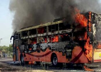 ജോധ്പുർ–ജയ്സൽമേർ ഹൈവേയിൽ ഓടിക്കൊണ്ടിരിക്കെ സ്വകാര്യ ബസിനു തീപിടിച്ച് 20 യാത്രികർ വെന്തുമരിച്ചു, 16 പേർക്ക് പരുക്ക്