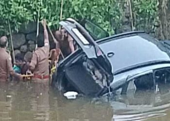 നിയന്ത്രണം വിട്ട കാർ തോട്ടിലേക്കു മറിഞ്ഞു യുവ ഡോക്ടർക്ക് ദാരുണാന്ത്യം, അപകടം സുഹൃത്തിനെ കാണാൻ എറണാകുളത്തേക്ക് പോകുന്നതിനിടെ, അപകട വിവരം പുറംലോകമറിഞ്ഞത് ഇന്ന് രാവിലെ
