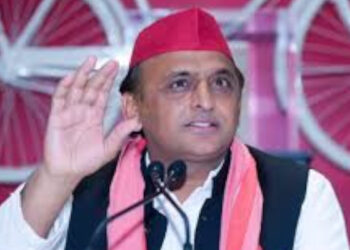 ദീപാവലി ദിനത്തിലും രണ്ട് മാസം അപ്പുറമുള്ള ക്രിസ്മസിനെ കുറിച്ചാണ് സംസാരം, ഇത് സനാതന വിരുദ്ധ മാനസികാവസ്ഥയാണ്,  അഖിലേഷിന് വേണമെങ്കില്‍ വത്തിക്കാനില്‍ പോയി ക്രിസ്മസ് ആഘോഷിക്കണം, രൂക്ഷവിമർശനവുമായി വിശ്വ ഹിന്ദു പരിഷത്ത് നേതാവ്