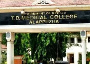 കാലിൽ ആണി കയറിയെത്തിയ വീട്ടമ്മയുടെ രണ്ടു വിരലുകൾ മുറിച്ചുമാറ്റി, മുറിച്ചത് വീട്ടമ്മയുടെ സമ്മതമില്ലാതെ, കൊണ്ടുപോയത് കാൽ ഡ്രസ്സ് ചെയ്യാനെന്ന പേരിൽ, ആലപ്പുഴ മെഡിക്കൽ കോളേജിനെതിരെ പരാതിയുമായി ബന്ധുക്കൾ