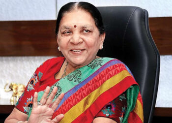 എനിക്ക് പെൺകുട്ടികളോട് ഒരു കാര്യം മാത്രമേ പറയാനുള്ളൂ, ജീവൻ വേണമെങ്കിൽ ലിവ് ഇൻ റിലേഷൻഷിപ്പിൽപെടരുത്, അല്ലെങ്കിൽ 50 കഷ്ണങ്ങളായി കണ്ടെത്തിയേക്കാം, ലിവ് ഇന്നിൽപ്പെട്ട പെൺകുട്ടികൾക്കെല്ലാം പറയാനുള്ളത് ഭീകരമായ കഥകൾ, വിവാദപരാമർശവുമായി യു പി ​ഗവർണർ