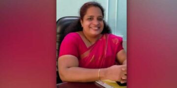 കോടതിമുറിയിൽ ധനരാജ് വധക്കേസിലെ വിചാരണ, ഇതിനിടയിൽ പ്രതികളുടെ ഫോട്ടൊയടുത്ത് സിപിഎം വനിതാ നേതാവ്, ഉടൻ കസ്റ്റഡിയിലെടുക്കാൻ ജഡ്ജിയുടെ നിർദേശം, കസ്റ്റഡിയിലായത് പയ്യന്നൂർ നഗരസഭ മുൻ വൈസ് ചെയർപേഴ്സൺ