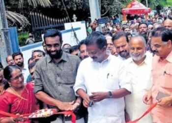 ഉദ്ഘാടനത്തിനു പിന്നാലെ പാലത്തിന്റെ കൈവരികൾ പൊട്ടിവീണു, നിർമ്മാണത്തിന് ചെലവായത് അഞ്ച് കോടി, ഉടൻ പരിഹരിക്കാമെന്ന് ഉദ്യോ​ഗസ്ഥർ, ഉദ്ഘാടനത്തിനിടയിൽതന്നെ കേടുപാടുകൾ സംഭവിച്ചതായി ആരോപണം