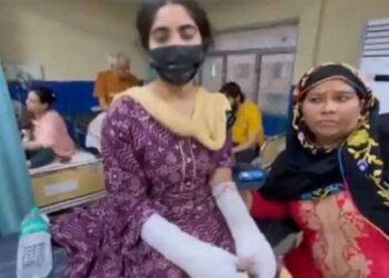 അത് ആസിഡല്ല, മകൾ ടോയ്‌ലറ്റ് ക്ലീനർ സ്വയം കൈകളിൽ ഒഴിച്ചത്!! വിദ്യാർത്ഥിനിക്ക് നേരെയുണ്ടായ ആസിഡ് ആക്രമണം അച്ഛനും മകളും ചേർന്ന് നടത്തിയ നാടകം!! യുവാവിനെ മനപൂർവം കുടുക്കാനുള്ള ശ്രമം, പിന്നിൽ പെൺകുട്ടിയുടെ പിതാവിനെതിരെ നൽകിയ പീഡന പരാതി, പിതാവ് കസ്റ്റഡിയിൽ, മകളും പ്രതി