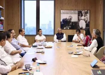 തർക്കം വേണ്ട, നിയമസഭാ തിരഞ്ഞെടുപ്പിൽ കേരളത്തിൽ കോൺഗ്രസിന് മുഖ്യമന്ത്രി സ്ഥാനാർത്ഥി ഉണ്ടാകില്ല, നേതാക്കൾക്കിടയിലെ ഏകോപനം കൂട്ടാൻ സംവിധാനം വരും – ഹൈക്കമാൻഡ്