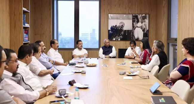 തർക്കം വേണ്ട, നിയമസഭാ തിരഞ്ഞെടുപ്പിൽ കേരളത്തിൽ കോൺഗ്രസിന് മുഖ്യമന്ത്രി സ്ഥാനാർത്ഥി ഉണ്ടാകില്ല, നേതാക്കൾക്കിടയിലെ ഏകോപനം കൂട്ടാൻ സംവിധാനം വരും – ഹൈക്കമാൻഡ്