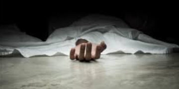 പഠിക്കാത്തതിന് നിരന്തരം വഴക്ക് പറഞ്ഞു, വീട്ടിലെന്നും കലഹവും, പെറ്റമ്മയെ തല്ലിക്കൊന്ന് പതിനാലുകാരൻ, മൃതദേഹം കണ്ടെത്തിയത് ദേഹമാസകലം മാരക മുറിവുകളോടെ