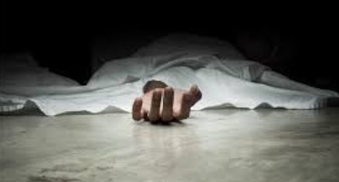 പഠിക്കാത്തതിന് നിരന്തരം വഴക്ക് പറഞ്ഞു, വീട്ടിലെന്നും കലഹവും, പെറ്റമ്മയെ തല്ലിക്കൊന്ന് പതിനാലുകാരൻ, മൃതദേഹം കണ്ടെത്തിയത് ദേഹമാസകലം മാരക മുറിവുകളോടെ