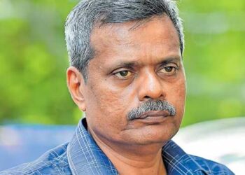 അമീബിക് മസ്തിഷ്ക ജ്വരം തൊട്ടടുത്ത സംസ്ഥാനങ്ങളിലൊന്നും റിപ്പോർട്ട്‌ ചെയ്യുന്നില്ല, കാരണം തേടി വലിയ റിസർച്ച് ഒന്നും ആവശ്യമില്ല മാലിന്യം വലിച്ചെറിയൽ തന്നെ!! അതിനു ഡോക്ടറുടെ തലയിൽ വെട്ടിയിട്ട് കാര്യമൊന്നും ഇല്ല, പൊതുസ്ഥലത്ത് തള്ളുന്നതിന്റെ വില തിരിച്ചു കിട്ടുന്നുവെന്ന് കരുതിയാൽ മതി- ഡോ. ഹാരിസ് ചിറയ്ക്കൽ