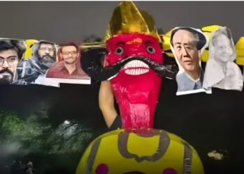 വിജയദശമി ഘോഷയാത്രയിൽ രാവണനായി  ഉമർ ഖാലിദും ഷർജീൽ ഇമാമും, ജെഎൻയുവിൽ വിദ്യാർത്ഥി സംഘടനകൾ തമ്മിൽ കൂട്ടത്തല്ല്,  വിദ്വേഷത്തിന്റെയും ഇസ്ലാമോഫോബിയയുടെയും രാഷ്ട്രീയത്തെ വച്ചുപൊറുപ്പിക്കില്ലെന്ന് ഐസ