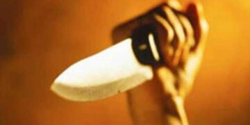 ഫോൺ ഉപയോഗം കുറയ്ക്കാനാവശ്യപ്പെട്ടിട്ടും കേട്ടില്ല, അമ്മ ചാർജറെടുത്ത് മാറ്റി!! കലികയറിയ 17 കാരി അമ്മയുടെ കഴുത്തിന് കുത്തി, ഗുരുതരമായി പരുക്കേറ്റ മഹിളാ കോൺഗ്രസ് നേതാവ് വണ്ടാനം മെഡിക്കൽ കോളേജിൽ ചികിത്സയിൽ