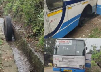 ഓടിക്കൊണ്ടിരുന്ന കെഎസ്ആർടിസി ബസിൻറെ ടയർ ഊരിപ്പോയി, തെറിച്ചുവീണത് സമീപത്തെ ഓടയിൽ!! പെട്ടെന്ന് ഡ്രൈവർ വണ്ടി നിർത്തിയതിനാൽ അപകടം ഒഴിവായത് തലനാരിഴയ്ക്ക്