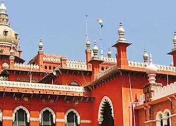 ദുരിതമനുഭവിക്കുന്നവർ ഈ കോടതിയിൽ വന്നാൽ ഞങ്ങൾ രക്ഷിക്കും!! നിങ്ങൾ ആരാണ്? ഈ കോടതിയെ രാഷ്ട്രീയ വേദിയായി കാണരുത്, അന്വേഷണത്തിൽ എന്തെങ്കിലും തെറ്റ് സംഭവിച്ചാൽ, നിങ്ങൾ വരൂ- കരൂർ ​ദുരന്തത്തിൽ സിബിഐ അന്വേഷണം പാടെ തള്ളി മദ്രാസ് ഹൈക്കോടതി