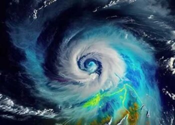 110 കിലോമീറ്റർ വേഗത്തിൽ വരെ കാറ്റ് വീശാൻ സാധ്യത, മൊൻത’ രാത്രിയോടെ ആന്ധ്രാ തീരം തൊടും!! ട്രെയിൻ സർവീസുകൾ റദ്ദാക്കി, ഇൻഡിഗോ, എയർ ഇന്ത്യ എക്സ്പ്രസ് വിമാന സർവീസുകളും റദ്ദാക്കി, സ്കൂളുകൾക്കും അവധി