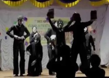 സ്കൂൾ കലോത്സവത്തിനിടെ പലസ്തീന് ഐക്യദാർഢ്യം പ്രഖ്യാപിച്ച് മൈം ഷോ, കഴിയും മുൻപ് കർട്ടനിട്ട് അധ്യാപകൻ, കലോത്സവം നിർത്തിവച്ചു, പോലീസിനെ വിളിച്ചുവരുത്തി വിദ്യാർഥികളെ വിരട്ടിയോടിച്ചുവെന്നും ആരോപണം