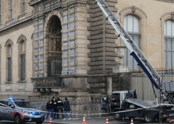 പാരീസില്‍ പിടിയിലായ അഞ്ചുപേരില്‍ ഒരാള്‍ ലൂവ്രെ മ്യൂസിയത്തിലെ കള്ളനെന്ന് സ്ഥിരീകരിച്ചു ; തിരിച്ചറിഞ്ഞത് ഡിഎന്‍എ പരിശോധനയിലൂടെ ; മോഷണമുതല്‍ കണ്ടെത്താന്‍ കഴിഞ്ഞില്ല