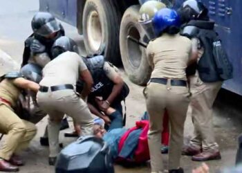 സമര നേതാവ് എസ് മിനിയുടെ വസ്ത്രങ്ങൾ വലിച്ചു കീറി, പോലീസ് വയറ്റിൽ ലാത്തി കൊണ്ട് കുത്തി, ക്രൂരമായി ആക്രമിച്ചതിന് ശേഷമാണ് പോലീസ് വാഹനത്തിൽ കയറ്റിയത്- ഗുരുതര ആരോപണങ്ങൾ!! ആശാ വർക്കർമാരുടെ സമരത്തിൽ ഉന്തും തള്ളും