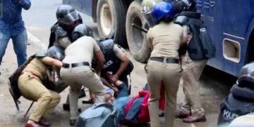 സമര നേതാവ് എസ് മിനിയുടെ വസ്ത്രങ്ങൾ വലിച്ചു കീറി, പോലീസ് വയറ്റിൽ ലാത്തി കൊണ്ട് കുത്തി, ക്രൂരമായി ആക്രമിച്ചതിന് ശേഷമാണ് പോലീസ് വാഹനത്തിൽ കയറ്റിയത്- ഗുരുതര ആരോപണങ്ങൾ!! ആശാ വർക്കർമാരുടെ സമരത്തിൽ ഉന്തും തള്ളും