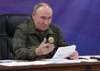 അമേരിക്കയുടെ ടോമാഹോക്ക് മിസൈൽ ഭീഷണി മറി കടക്കാൻ ബ്യൂറെവെസ്റ്റ്നിക്!! ഇത് ലോകത്ത് ആർക്കുമില്ലാത്ത ആണവ മിസൈൽ, 15 മണിക്കൂറോളം വായുവിൽ പറക്കാൻ ശേഷി, 14,000 കി.മീ ദൂരപരിധിയുള്ള ബ്യൂറെവെസ്റ്റ്നിക് മിസൈലുകൾ വിജയകരമായി പരീക്ഷിച്ച് റഷ്യ- സൈനിക വേഷത്തിൽ പുടിൻ