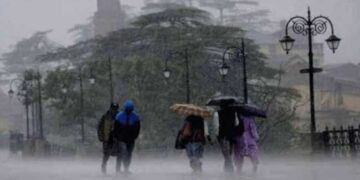 മോൻന്ത’ ചുഴലിക്കാറ്റായി മാറുന്നു, മഴ വീണ്ടും കനക്കുന്നു, മൂന്നു ജില്ലകളിൽ ഓറഞ്ച് അലർട്ട്, കേരള തീരത്ത് 28 വരെയും കർണാടക, ലക്ഷദ്വീപ് തീരങ്ങളിൽ 29 വരെയും മത്സ്യബന്ധന നിയന്ത്രണം