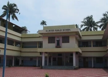 ഹിജാബ് വിഷയത്തില്‍  സ്‌കൂള്‍ അധികൃതരുടെ പ്രതികരണം വേദനിപ്പിച്ചു, പ്രിൻസിപ്പലിന്റെ പ്രതികരണം ഭയപ്പെടുത്തുന്നത്, ഇവർക്കിടയിൽ വളർന്നാൽ കുഞ്ഞുങ്ങളുടെ ഭാവി ഇല്ലാതെയാകും,  സെന്റ് റീത്താസ് സ്‌കൂള്‍ വിടാനൊരുങ്ങി രണ്ട് കുട്ടികൾ, രക്ഷിതാക്കൾ ടിസിക്ക് അപേക്ഷിച്ചു