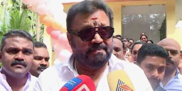 ‘ഒറ്റ തന്തയ്ക്ക് പിറന്നവനാണ് ഞാൻ, മെട്രോ ട്രെയിൻ സർവീസ് തൃശൂരിലേക്ക് വരുമെന്ന് പറഞ്ഞിട്ടില്ല, തൃശൂരിൽ എയിംസ് വരുമെന്നും പറഞ്ഞിട്ടില്ല, കമ്മ്യൂണിസം കൊണ്ട് തുലഞ്ഞുപോയ ആലപ്പുഴയെ കരകയറ്റാനാണ് എയിംസ് വേണമെന്ന് പറയുന്നത്!! രാജ്യത്തെ ഏറ്റവും വലിയ സോഷ്യലിസ്റ്റ് നരേന്ദ്ര മോദി’- സുരേഷ് ഗോപി