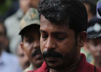 കൊടി സുനിയും സംഘവും പുറത്തായാലും അകത്തായാലും രാജകീയ ജീവിതം!! ഉപയോ​ഗിക്കാൻ മൊബൈൽ ഫോൺ, കാശിന് ജയിലിനകത്ത് കഞ്ചാവ് കച്ചവടം, വിൽപന കൊടി സുനി, കിർമ്മാണി മനോജ്, ബ്രിട്ടോ എന്നിവർ ചേർന്ന്, പ്രതികളെ തവനൂർ സെൻട്രൽ ജയിലിലേക്ക് മാറ്റണമെന്ന് ജയിൽ സൂപ്രണ്ടിന്റെ അപേക്ഷ