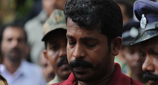 കൊടി സുനിയും സംഘവും പുറത്തായാലും അകത്തായാലും രാജകീയ ജീവിതം!! ഉപയോഗിക്കാൻ മൊബൈൽ ഫോൺ, കാശിന് ജയിലിനകത്ത് കഞ്ചാവ് കച്ചവടം, വിൽപന കൊടി സുനി, കിർമ്മാണി മനോജ്, ബ്രിട്ടോ എന്നിവർ ചേർന്ന്, പ്രതികളെ തവനൂർ സെൻട്രൽ ജയിലിലേക്ക് മാറ്റണമെന്ന് ജയിൽ സൂപ്രണ്ടിന്റെ അപേക്ഷ