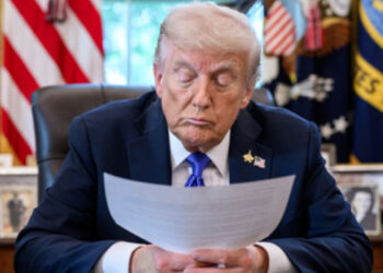 ഇന്ത്യയോട് പിണങ്ങിയാൽ പണി കിട്ടും, ബന്ധം പുനഃസ്ഥാപിക്കണമെന്നാവശ്യപ്പെട്ട് ഡൊണാള്‍ഡ് ട്രംപിന് കത്തയച്ച് നിയമനിര്‍മാണസഭാ പ്രതിനിധികള്‍, തീരുവ വർധന ഇന്ത്യയെ ചൈനയും റഷ്യയുമായി അടുപ്പിച്ചു,  അടിയന്തര നടപടികള്‍ കൈക്കൊള്ളണമെന്ന് അഭ്യർത്ഥന