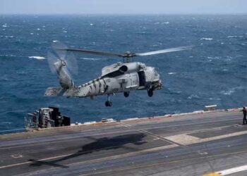 ഡോണൾഡ് ട്രംപിന്റെ ഏഷ്യൻ സന്ദർശനത്തിനിടെ രണ്ട് അപകടങ്ങൾ, രണ്ടും 30 മിനിറ്റിന്റെ മാത്രം വ്യത്യാസത്തിൽ!! നിരീക്ഷണ പറക്കലിനിടെ യുഎസ് നാവികസേനയുടെ ഹെലികോപ്റ്ററും യുദ്ധവിമാനവും ദക്ഷിണ ചൈനയിലെ കടലിൽ തകർന്നു വീണു- അന്വേഷണം ആരംഭിച്ച് യുഎസ്