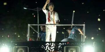 വിജയ് നേരിട്ടുവരാതെ ആ തുക കൈകൊണ്ട് വാങ്ങില്ല, 20 ലക്ഷം തിരികെ നൽകി കരൂർ ദുരന്തത്തിൽ മരിച്ചയാളുടെ ഭാര്യ!! വിജയ് കരഞ്ഞു കാണിച്ചതോടെ മനസലിഞ്ഞ് 2 കൊച്ചുമക്കളെയും മരുമകളെയും നഷ്ടപ്പെട്ട തന്തോണിമല സ്വദേശിനി, തന്നോടു ക്ഷമ ചോദിച്ചു, സഹായം വാഗ്ദാനം ചെയ്തു, വിജയ് ഷീണിതമാണ്, മെലിഞ്ഞുപോയി- വേണി